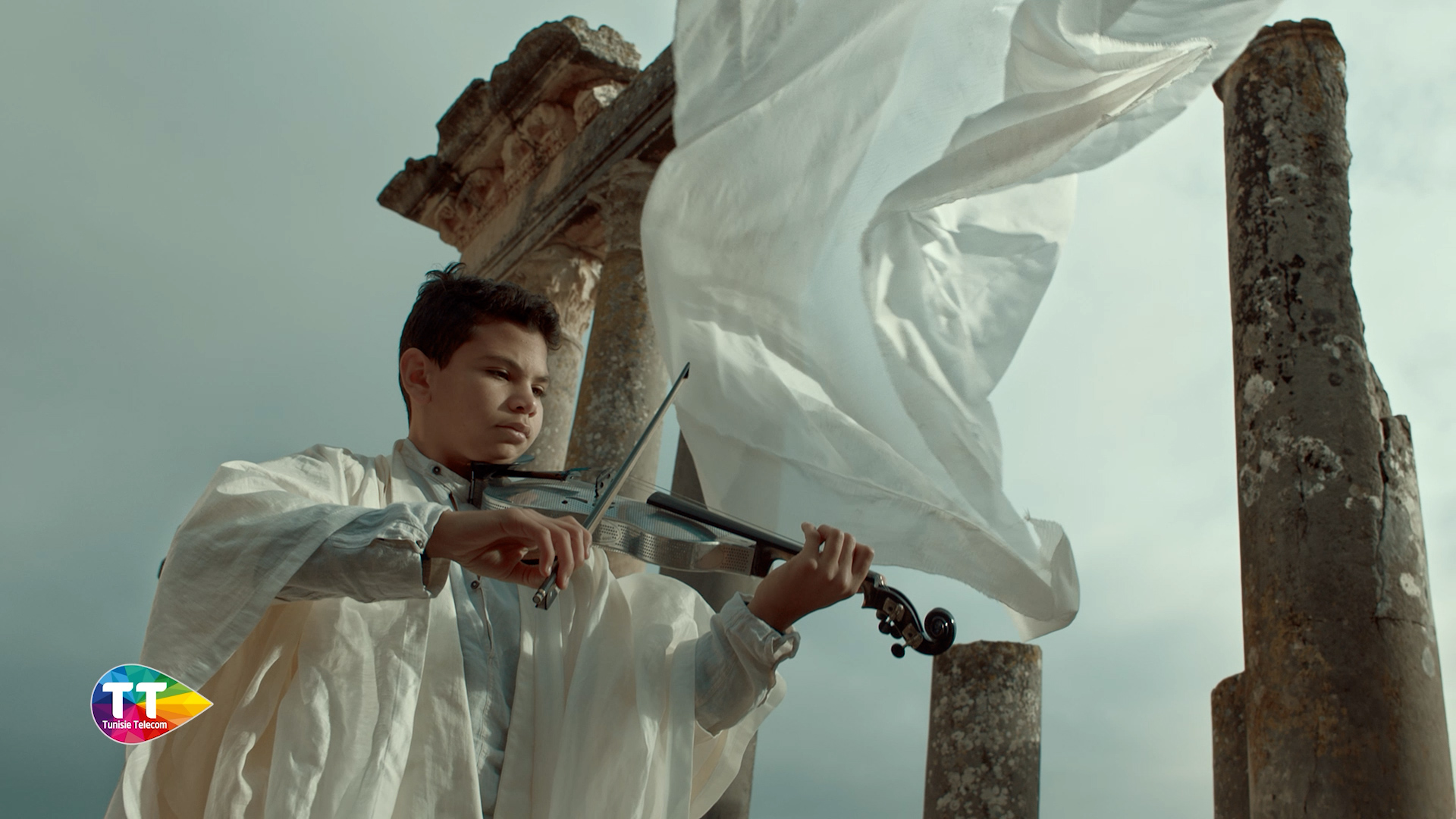 TT_BOXES_LONGUE_VERSION_26122021.mp4.00_00_59_05.Still002